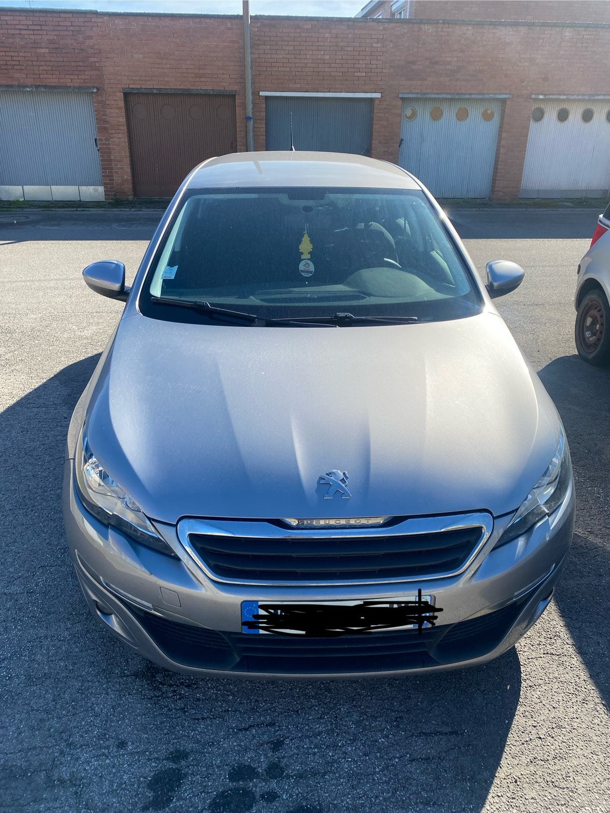 Peugeot 308 1.6 Hdi 92 ch, Argent ou Gris, Boîte manuelle, Noir, 5 portes
