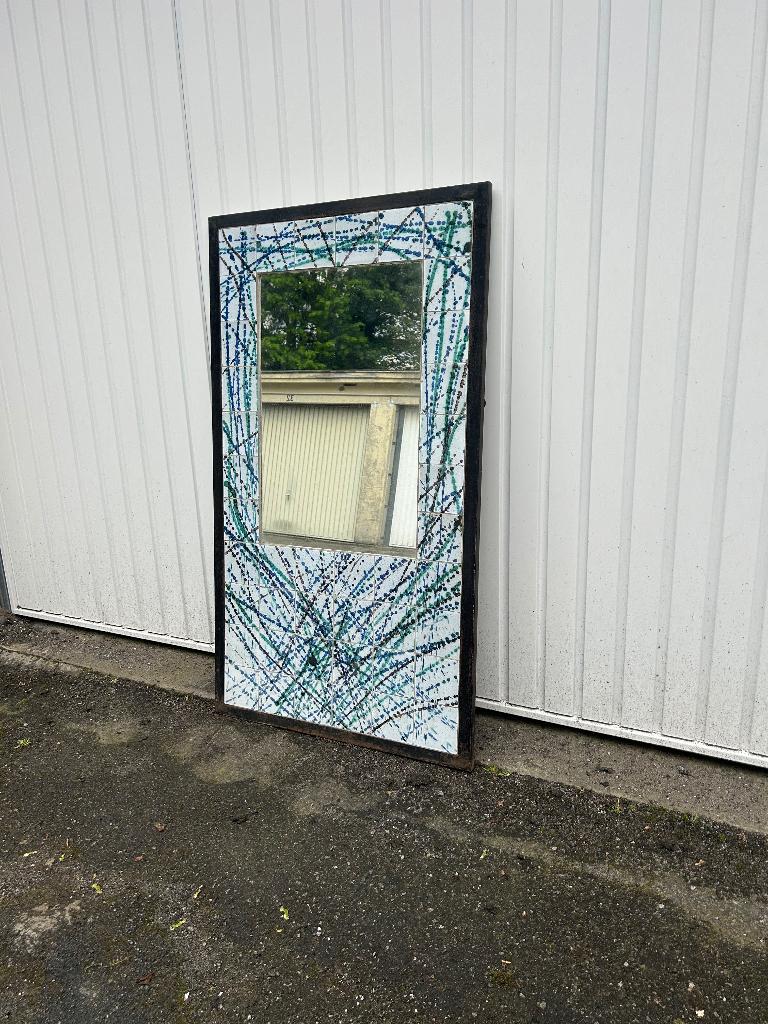 Grote vintage spiegel van gietijzer en mozaïek 117 x 66 cm, Antiek en Kunst, Ophalen, Rechthoekig, 50 tot 100 cm, 100 tot 150 cm