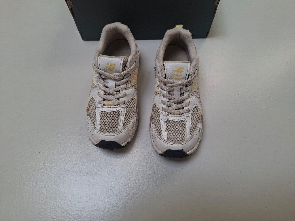New Balance, Kinderen en Baby's, Kinderkleding | Schoenen en Sokken, Ophalen, Gebruikt, Sportschoenen