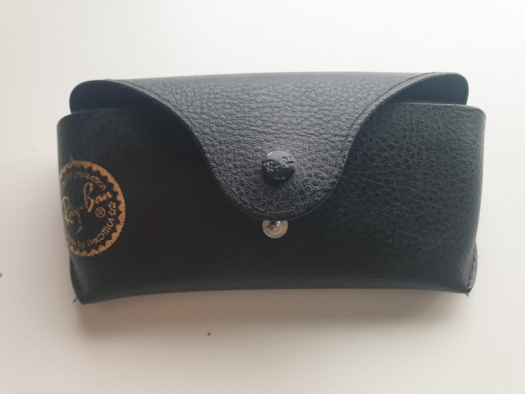Boîte à lunettes Ray Ban

(En bon état), Enlèvement ou Envoi