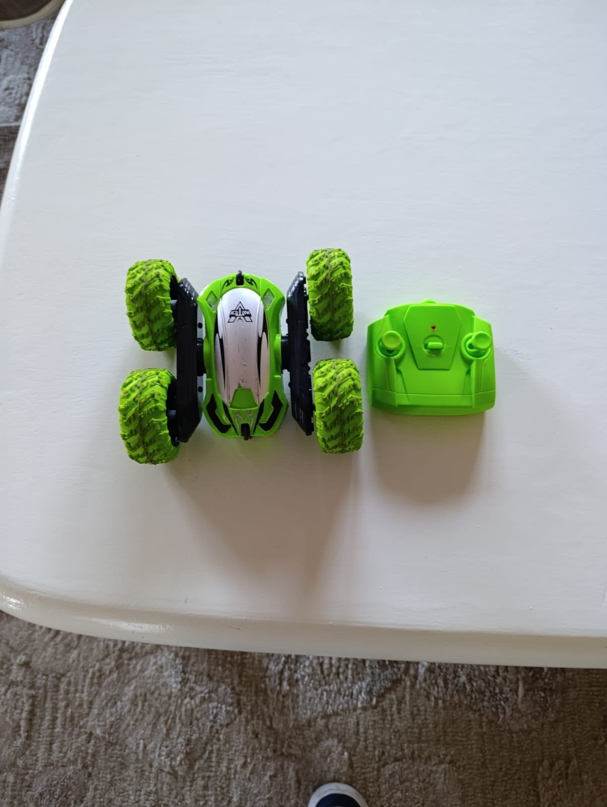 speelgoedauto met afstandsbediening en robot, Kinderen en Baby's, Speelgoed |Speelgoedvoertuigen, Ophalen, Afstandsbediening