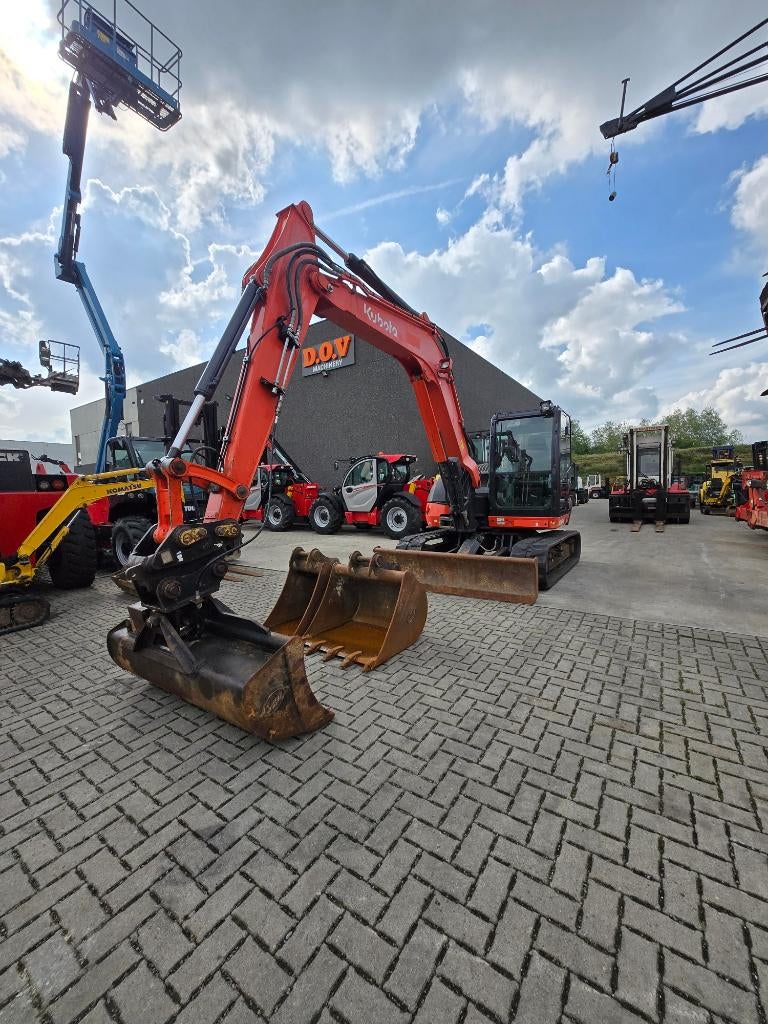 Kubota KX080