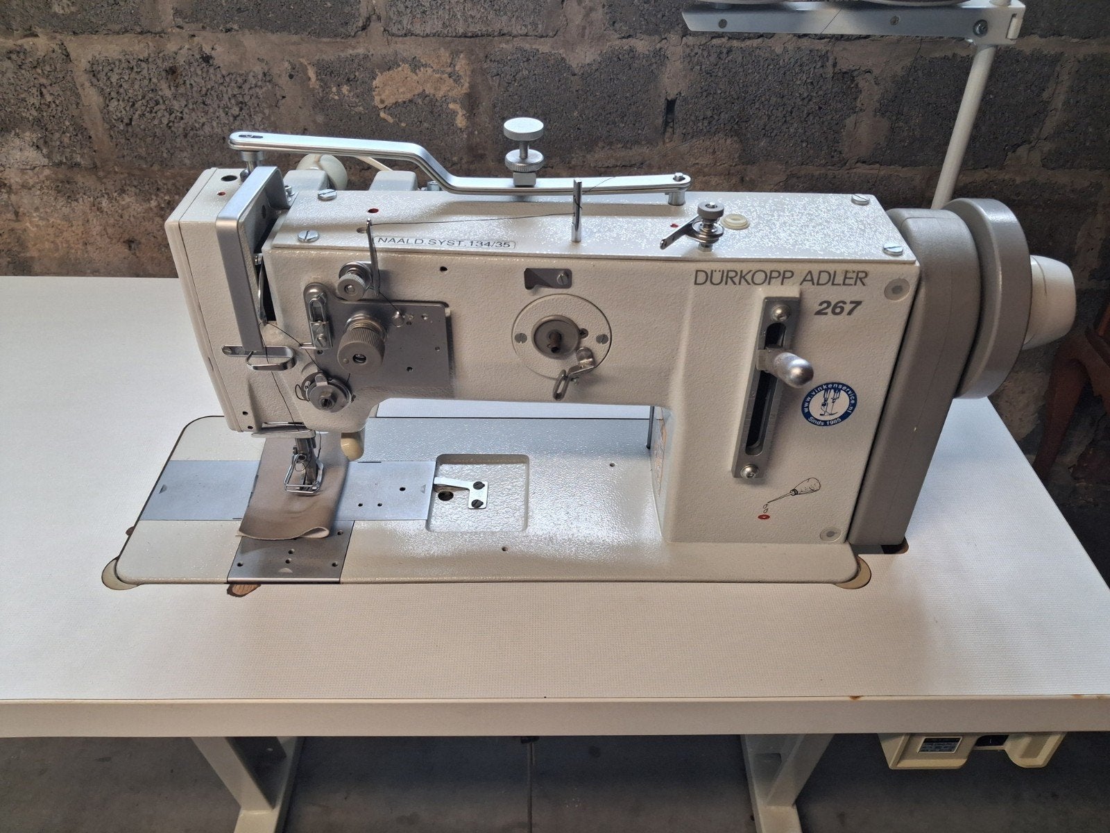 Durkopp Adler 267 Professionele naaimachine, Hobby en Vrije tijd, Gebruikt, Naaimachine, Industrieel, Ophalen