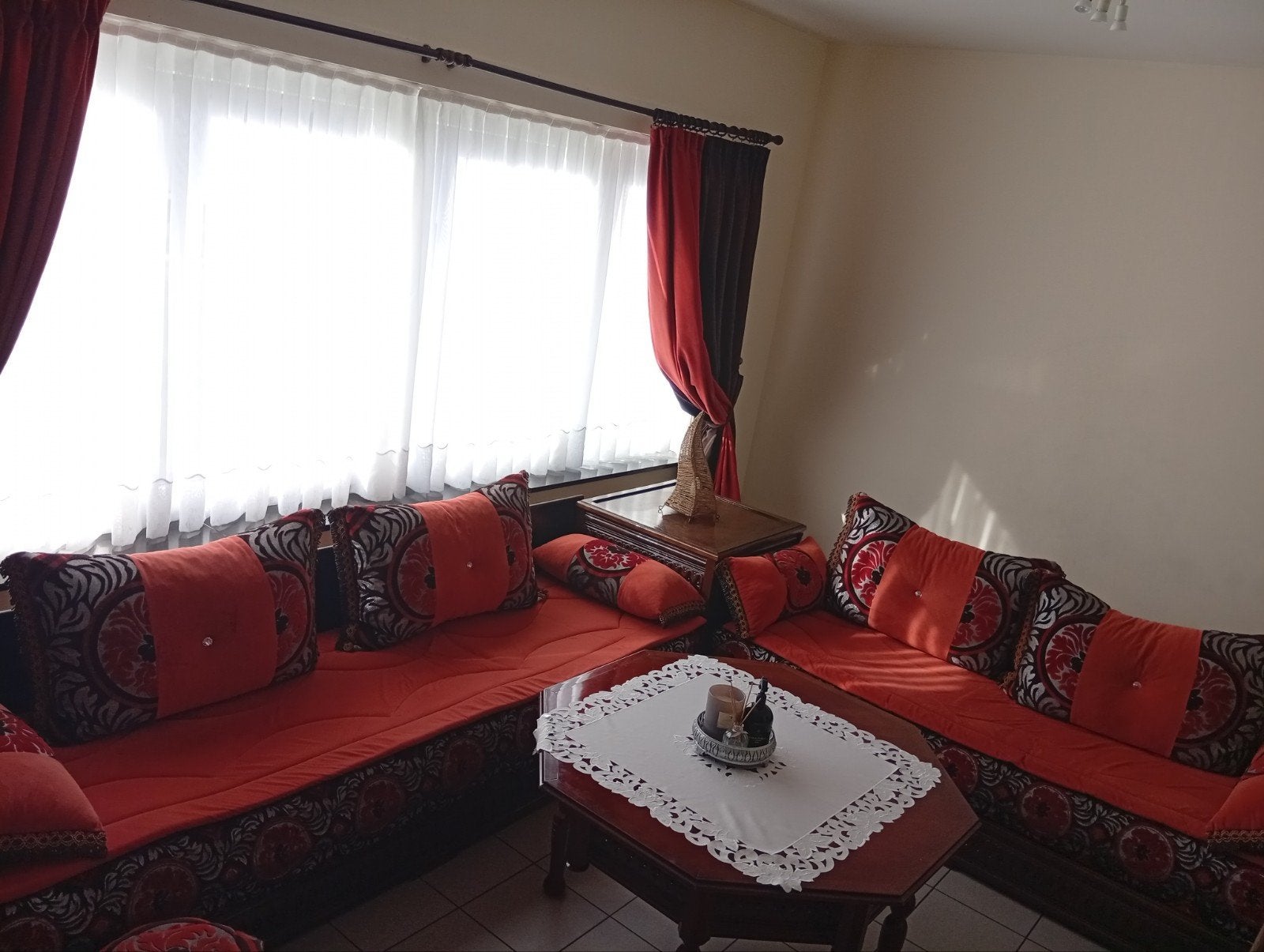 salon marocain, Enlèvement