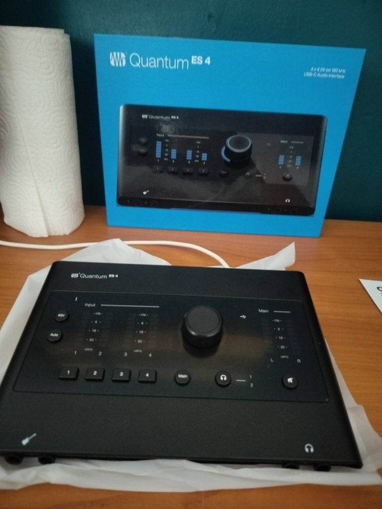 Audio interface quantum es4, TV, Hi-fi & Vidéo, Enlèvement ou Envoi, Comme neuf, Audio