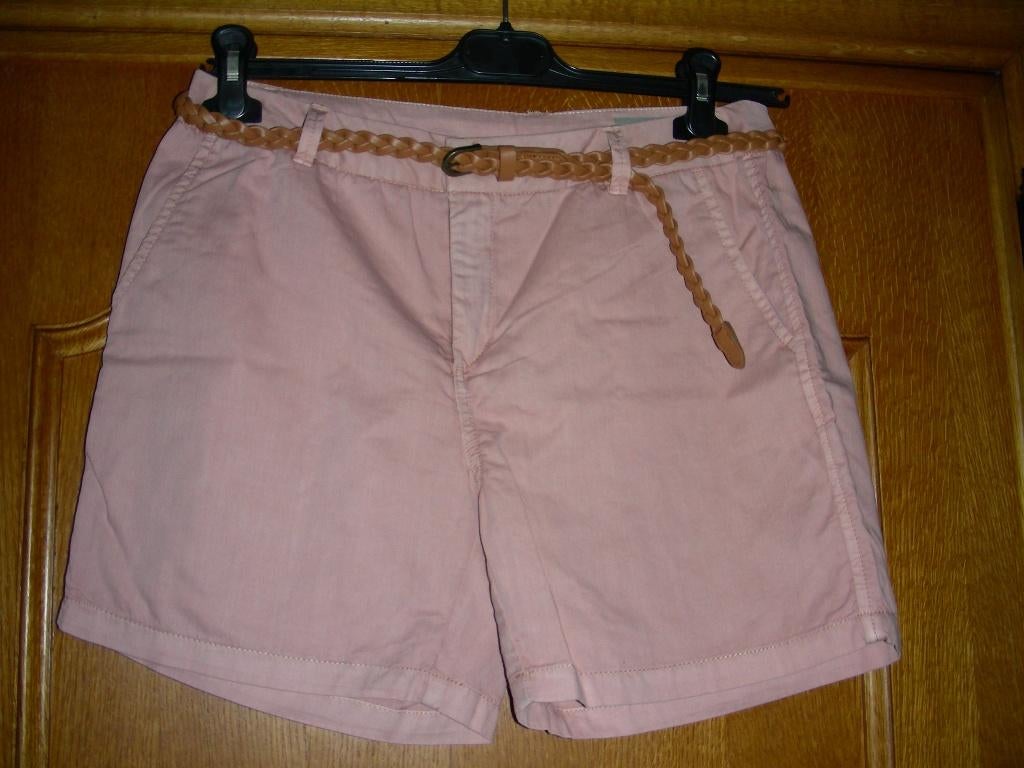 Zalmkleurig short + riem, Vera Moda, maat : M, Kleding | Dames, Broeken en Pantalons, Maat 38/40 (M), Overige kleuren, Ophalen of Verzenden