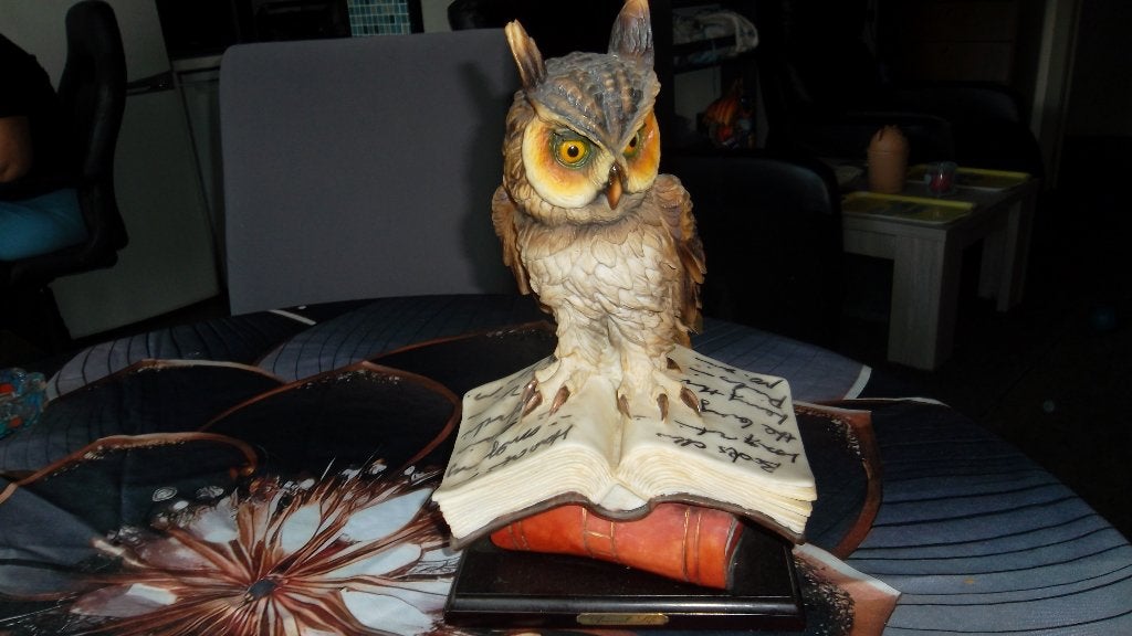 stenen uil op boek, Enlèvement, Comme neuf, Animal