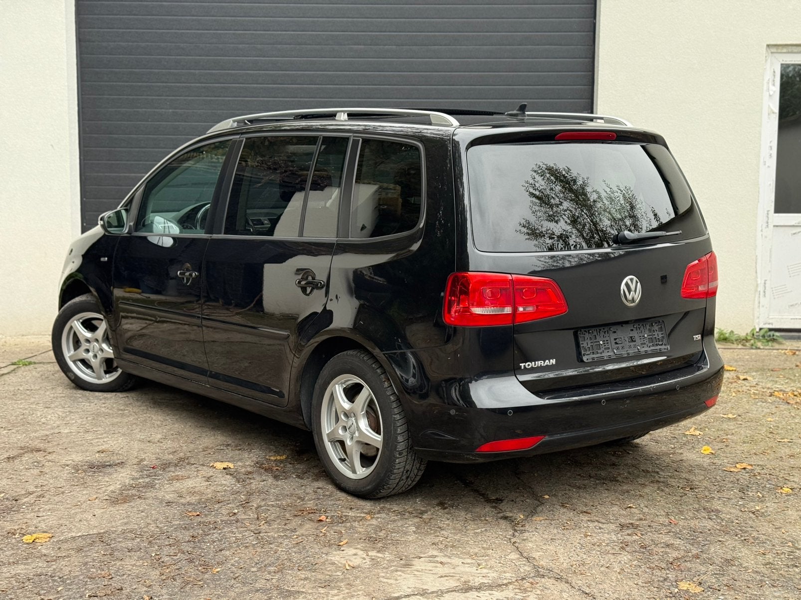 VOLKSWAGEN TOURAN 1.4 TSI LIFE  7 ZITPLAATSEN — 2015 —140 PK, Auto's, Automaat, Euro 5, Monovolume, Zwart