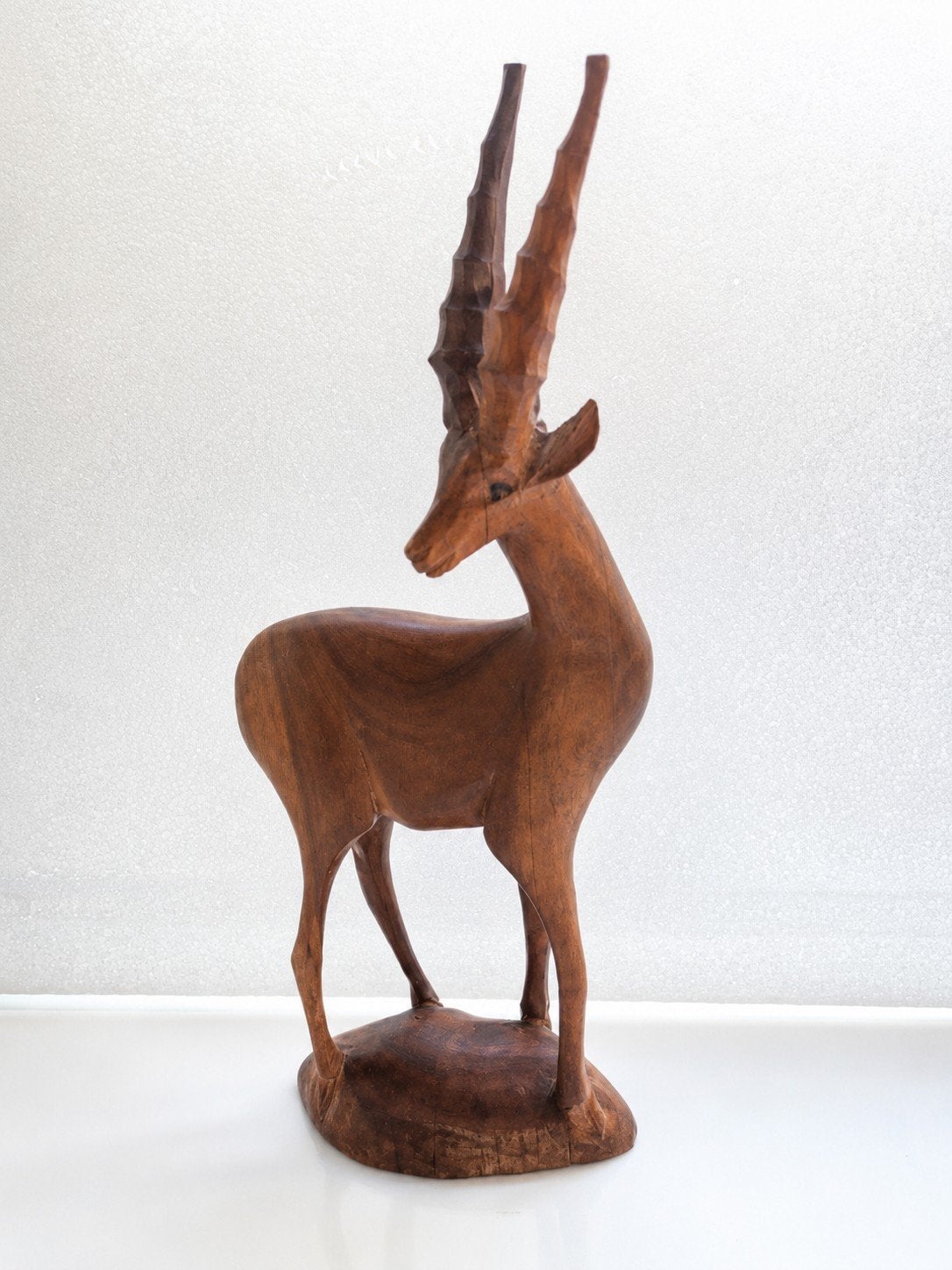 Handgesneden houten antilope / gazelle – Afrikaans houtsnijw, Enlèvement ou Envoi, Bois, Statue