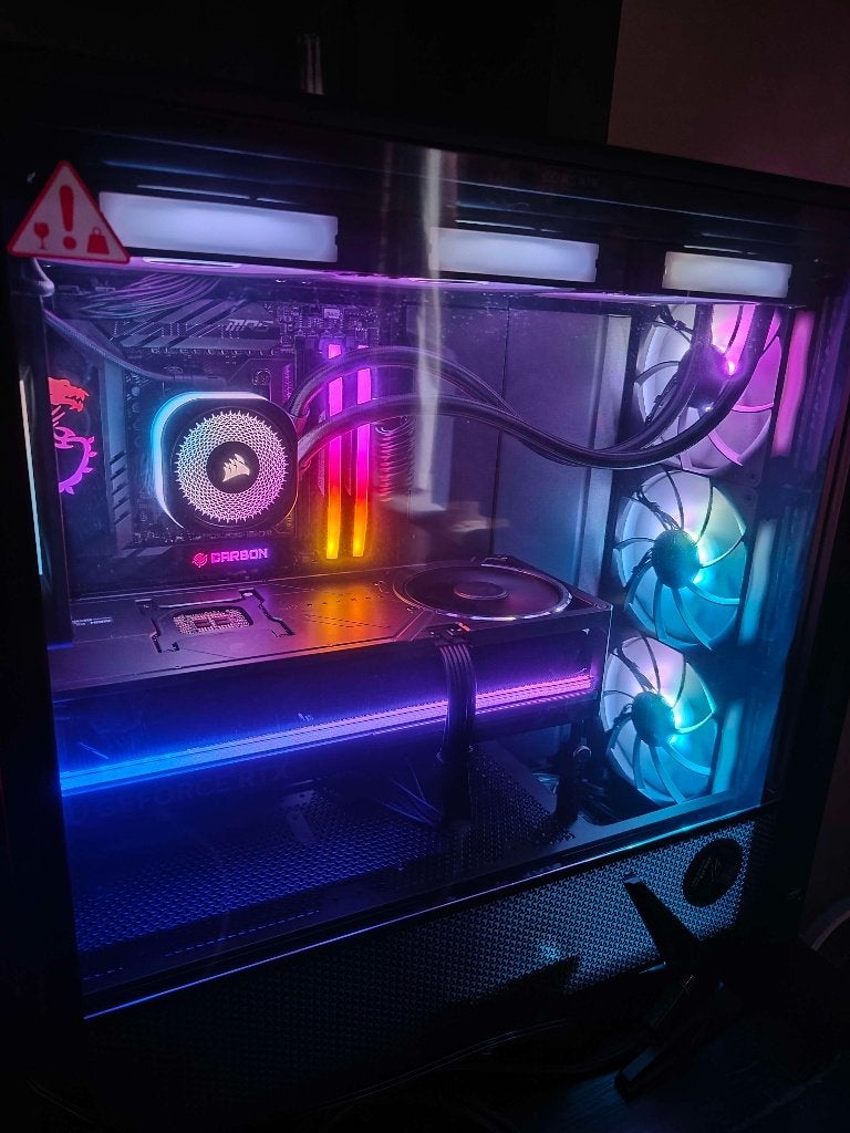 ASUS ROG RTX 5090 Astral OC + Ryzen 9 9950X3D | 64GB DDR5, Informatique & Logiciels, 5 TB, 64 GB ou plus, Custom Build, Comme neuf