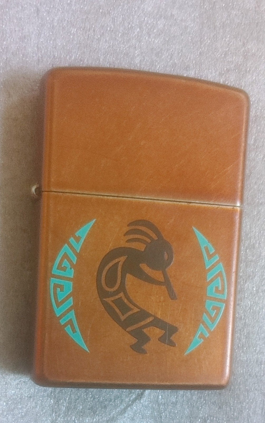 Zippo Kokopelli Toffee B 09 avec motifs reflets, Verzamelen, Ophalen of Verzenden, Zo goed als nieuw, Aansteker