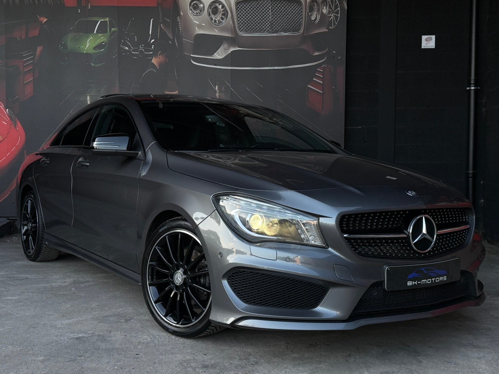 Mercedes-Benz CLA200 Night Pack AMG LINE, Auto's, Mercedes-Benz, Automaat, CLA, 4 cilinders, Bedrijf