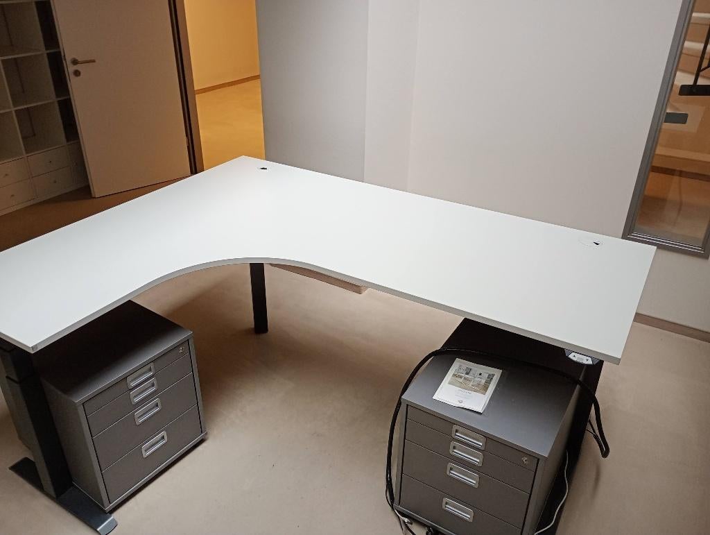 4 bureaux, reglage en hauteur electrique, Maison & Meubles, Bureaux, Comme neuf, Enlèvement, Bureau-armoire combiné, Bois