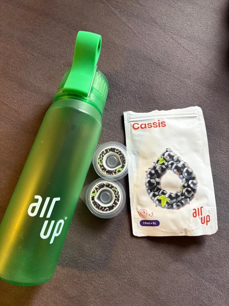 Air Up fles + 2 cassis pods, Ophalen of Verzenden, Zo goed als nieuw