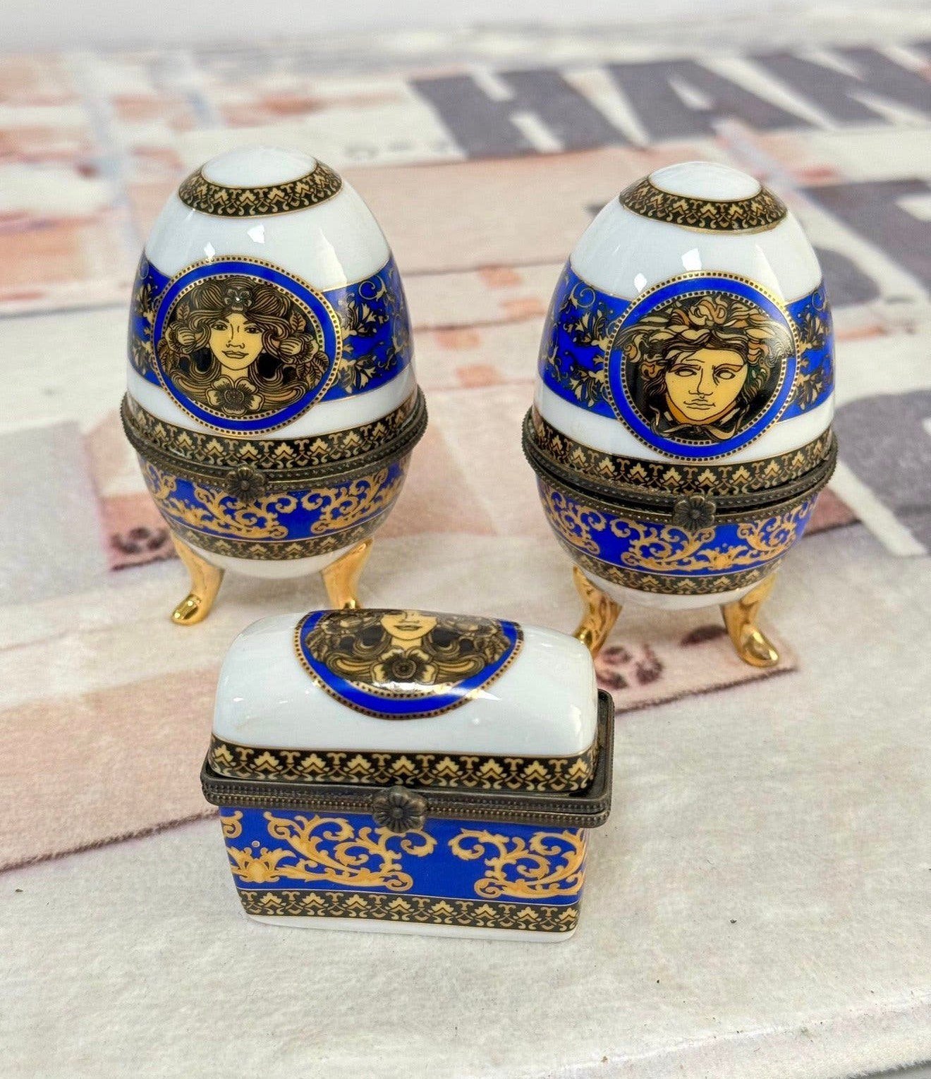 Fabergé ei eieren Versace Medusa SET blauw-wit faberge z/r, Antiek en Kunst, Ophalen of Verzenden