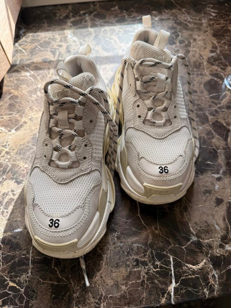 Balenciaga triple s sneaker, Kleding | Dames, Ophalen, Zo goed als nieuw, Sneakers