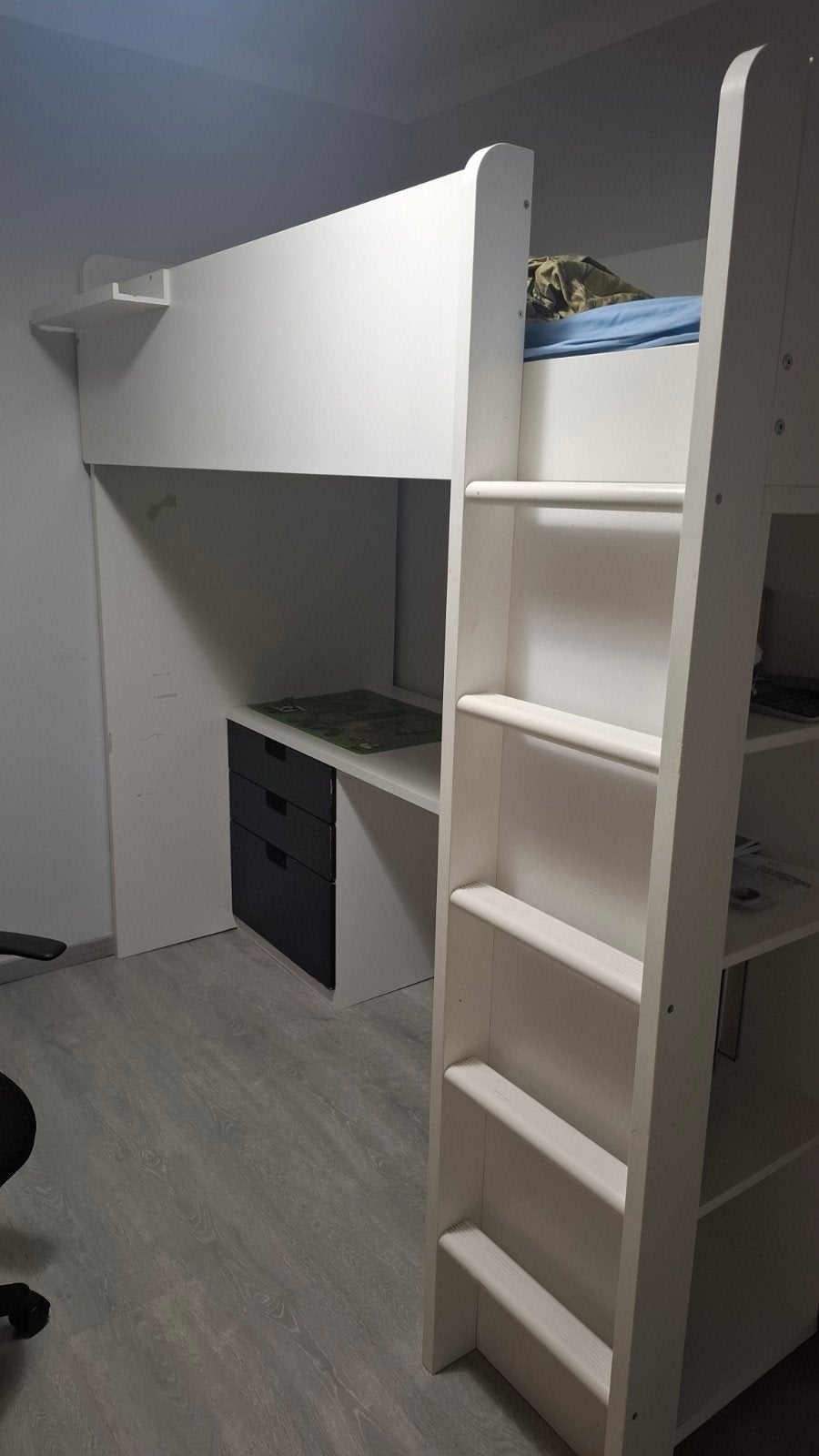 Stapelbed met bureau en kast – Goede staad, Antiquités & Art, Enlèvement