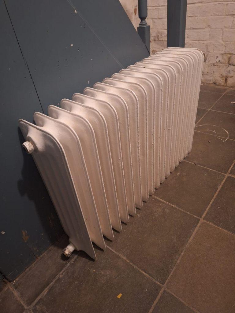 Radiateur en fonte blanc, Doe-het-zelf en Bouw, Verwarming en Radiatoren, Ophalen, 30 tot 80 cm, Radiator, 60 tot 150 cm