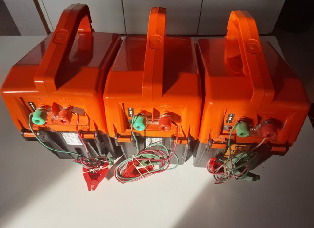 Lot de 3 électrificateurs Gallagher pour clôture électrique