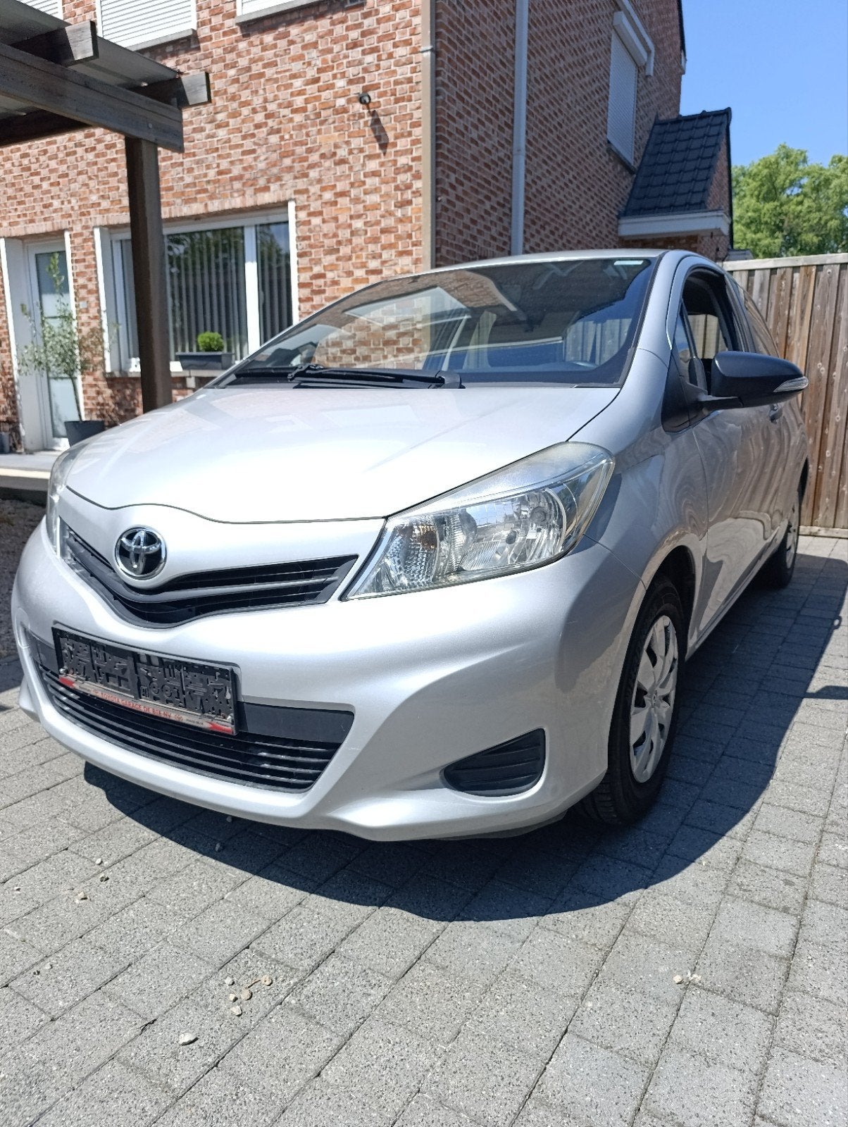 Toyota Yaris 1.0vvti 104 000 km à essence 2013, Autos, Achat, Boîte manuelle, Noir, Particulier
