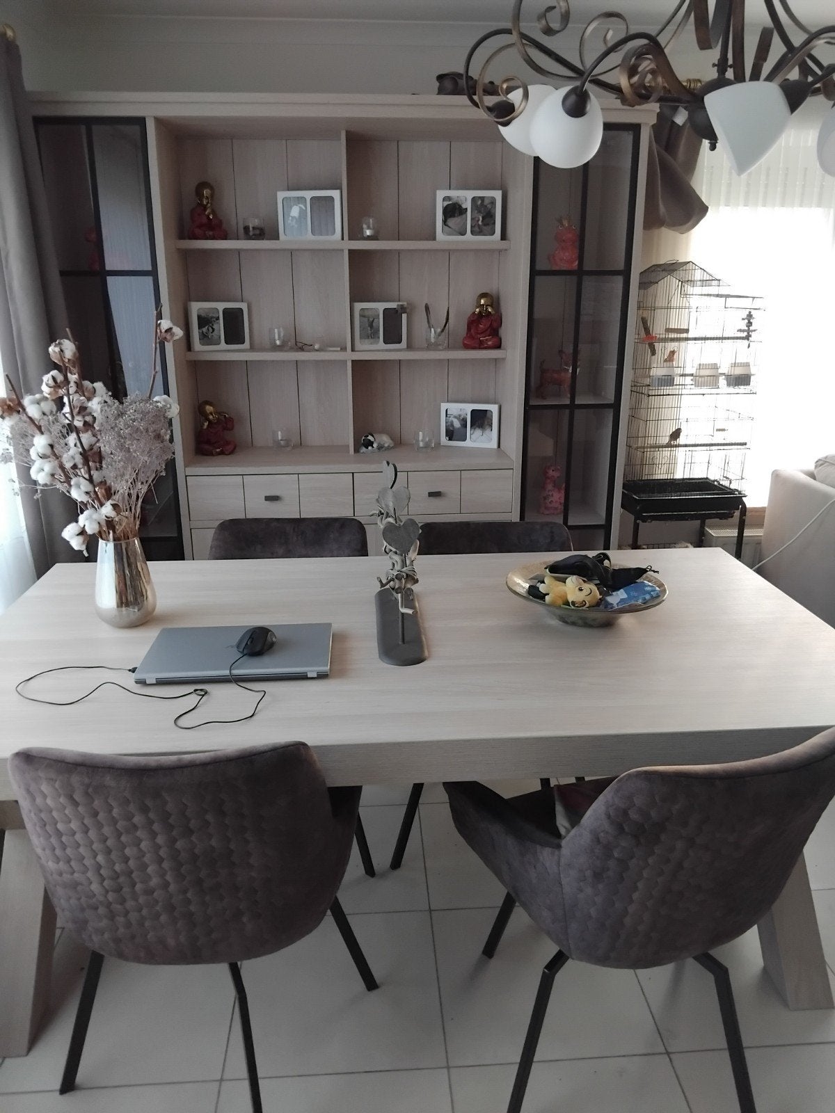 Belle table à manger avec chaises et vitrine, Enlèvement