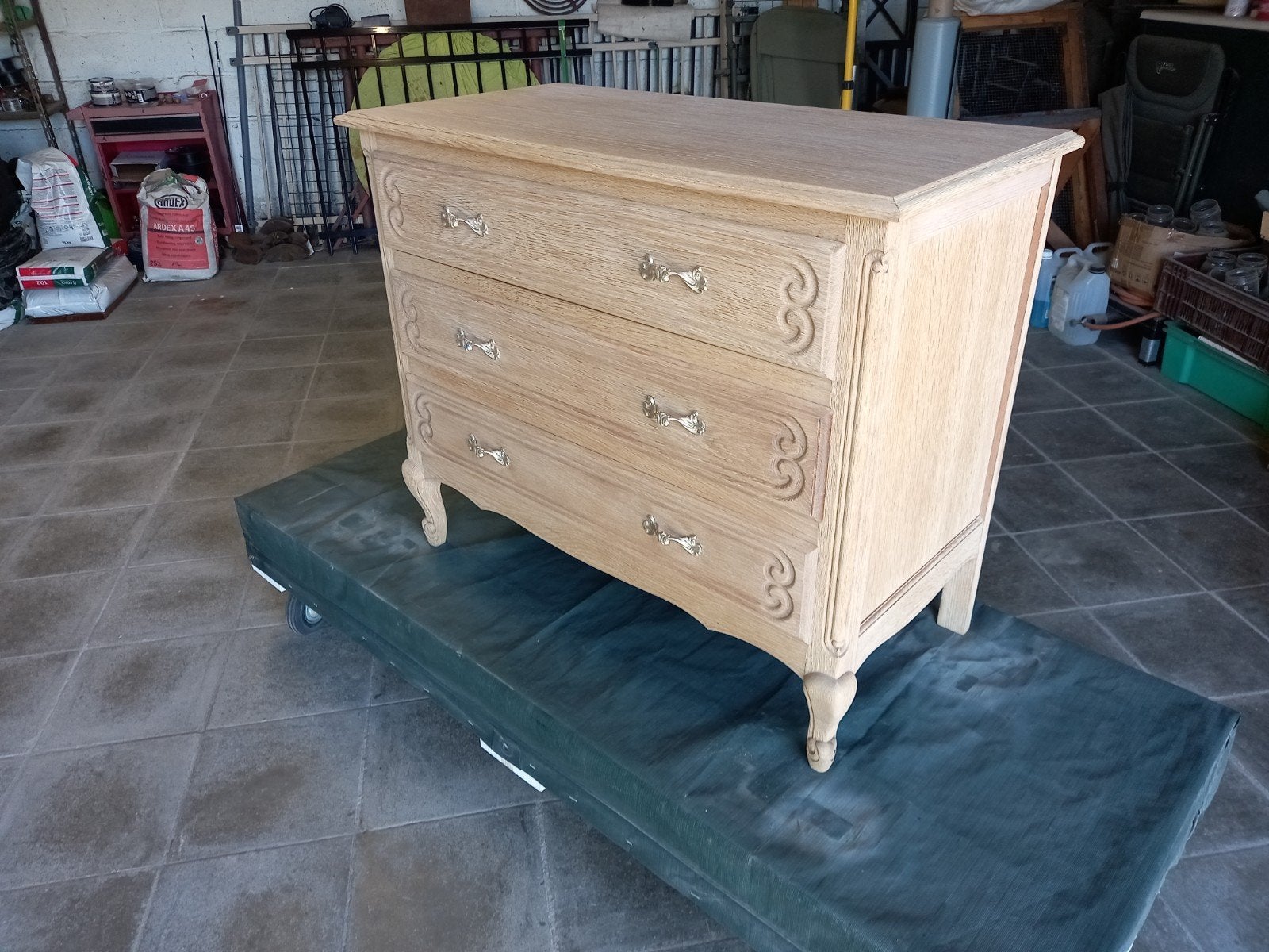 Ancienne commode aerogommer, 3 tiroirs 
Dimensions, 
Hauteur, Enlèvement