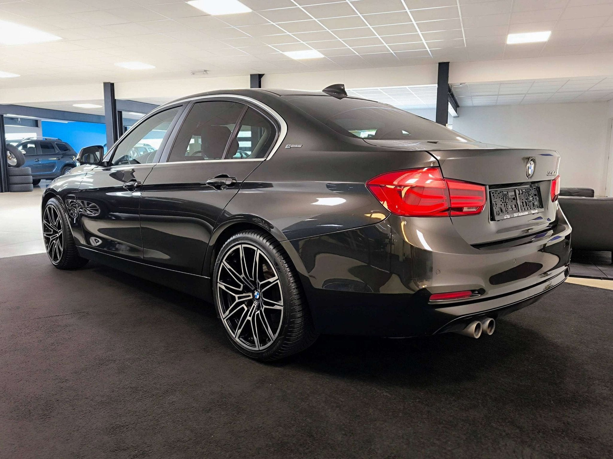 BMW 3 Serie 330 eA Plug-In Hybrid / Leder BTW Aftrekbaar, Auto's, Automaat, Achterwielaandrijving, Gebruikt, 4 cilinders