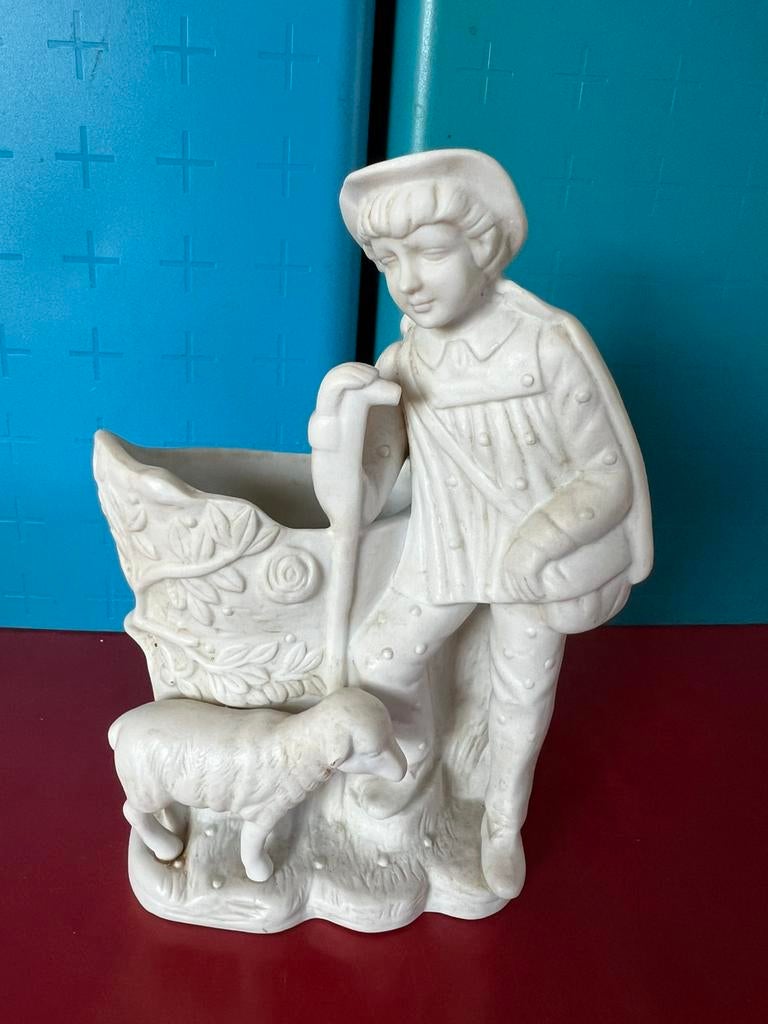Vintage porcelein.  Boer met schaap en plantenpotje, Antiek en Kunst, Ophalen of Verzenden