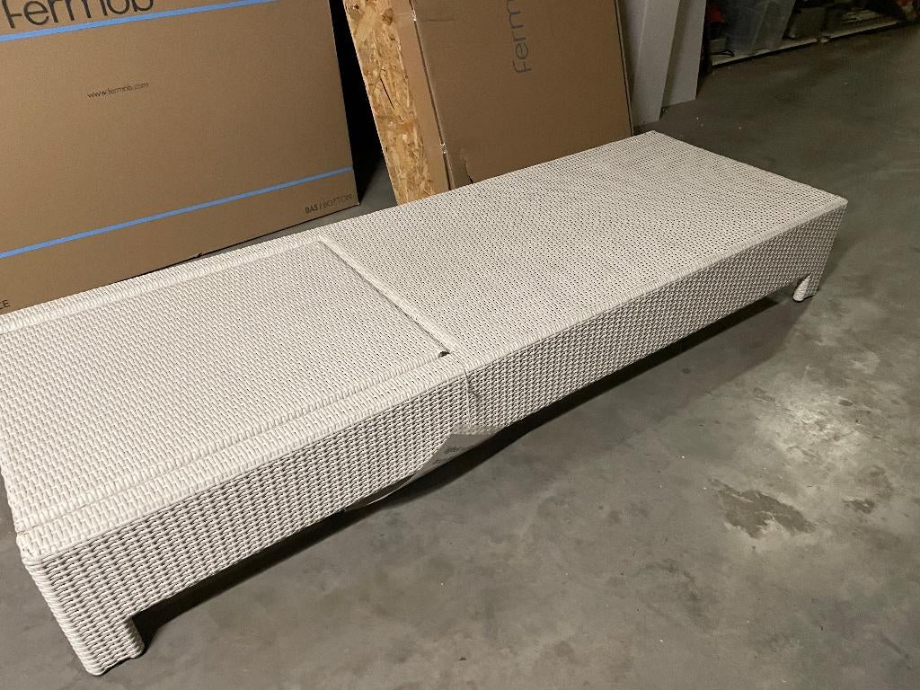 ligbed in wit, Tuin en Terras, Ligbedden, Ophalen of Verzenden, Nieuw, Wicker, Verstelbaar