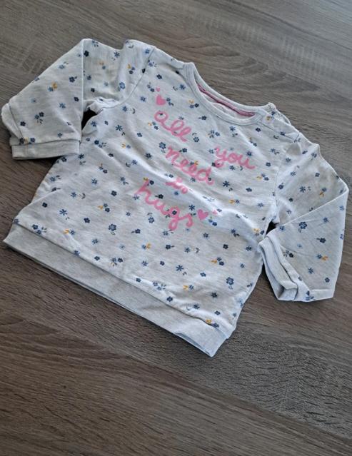 Baby Club grijze trui met bloemetjes 92, Enlèvement ou Envoi, Pull ou Veste, Comme neuf, Baby club en Petit Vilain