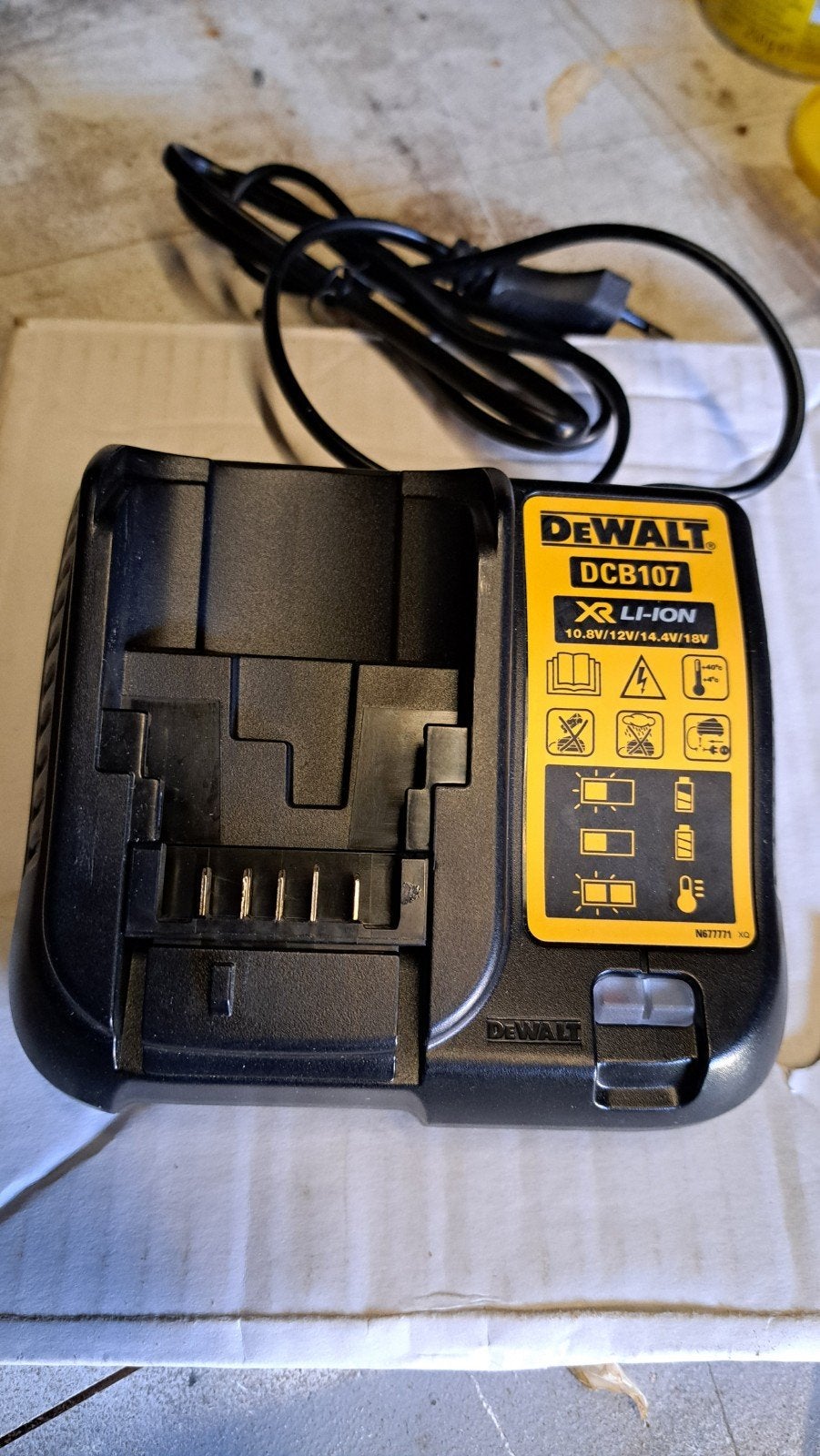 Chargeur de batterie Dewalt., Vélos & Vélomoteurs