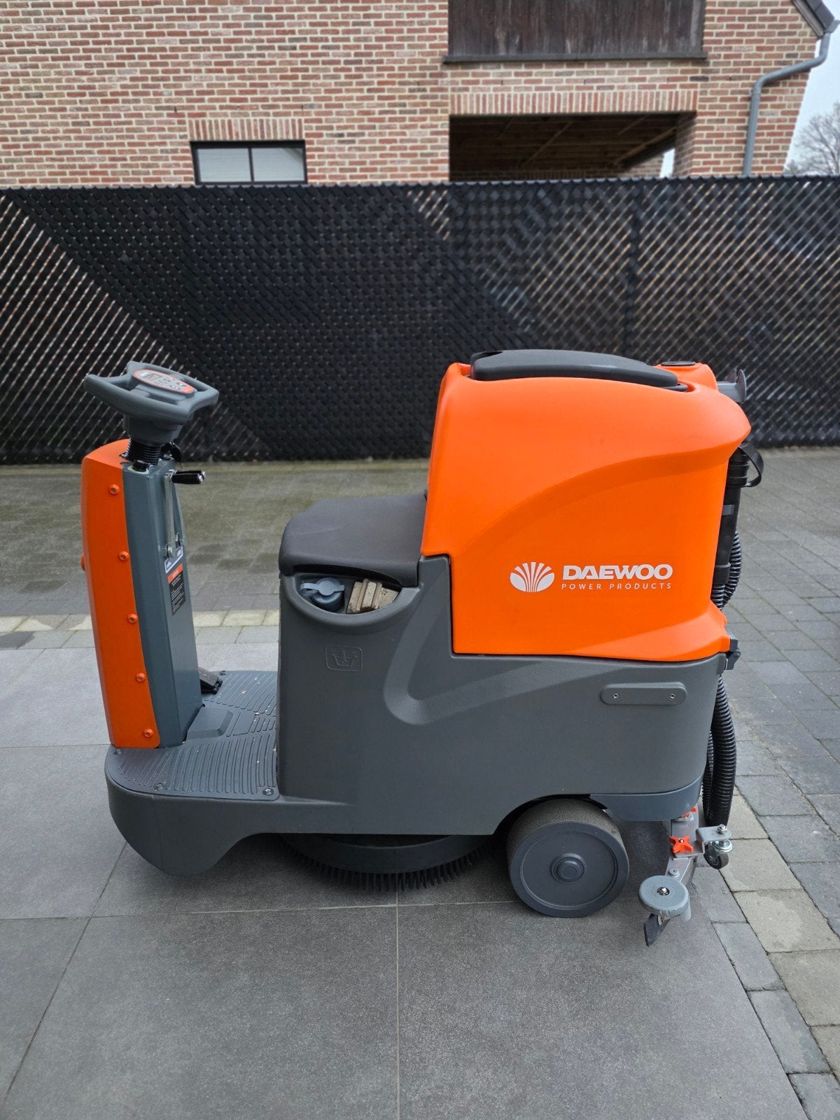 Daewoo DAFR70 Zitschrobzuigmachine Splinternieuw Verpakt, Doe-het-zelf en Bouw, Ophalen of Verzenden, Nieuw, Schrobmachine