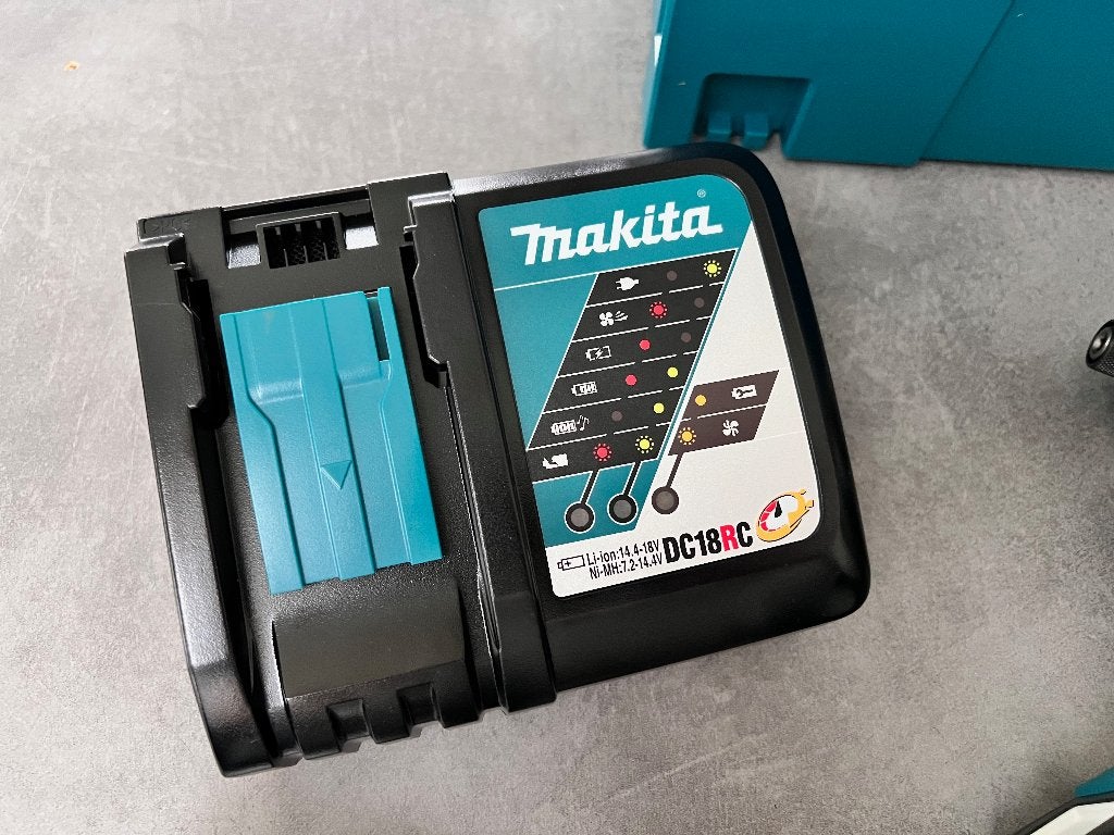 MAKITA DLX2545TJ 18V 5.0Ah ACCU BOORMACHINE + SLAGSCHROEFTOL, Doe-het-zelf en Bouw, Ophalen of Verzenden, Nieuw, 150 tot 250 ampère