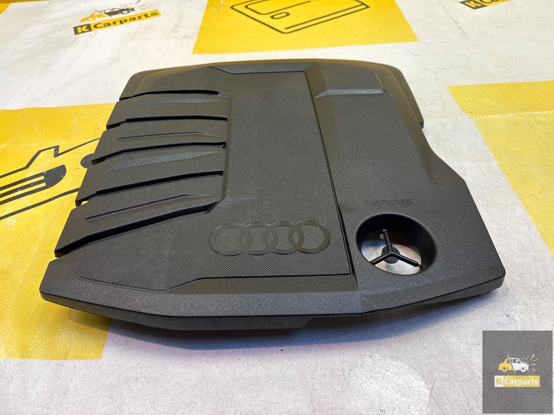Plaque de protection moteur Audi A6 C8 2018-2025 0122938A d', AUDI AG, Auto-Union-Strasse 1
85045  Ingolstadt, DE, Audi, Utilisé