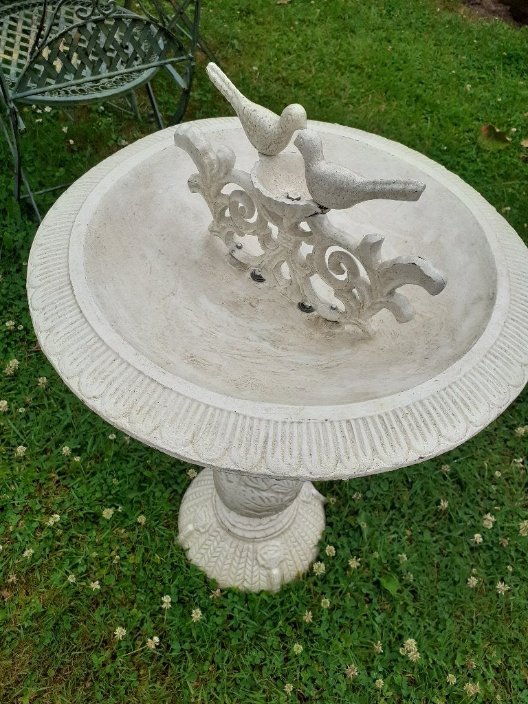 Grand bain d'oiseaux en fonte patinée ., Enlèvement, Comme neuf