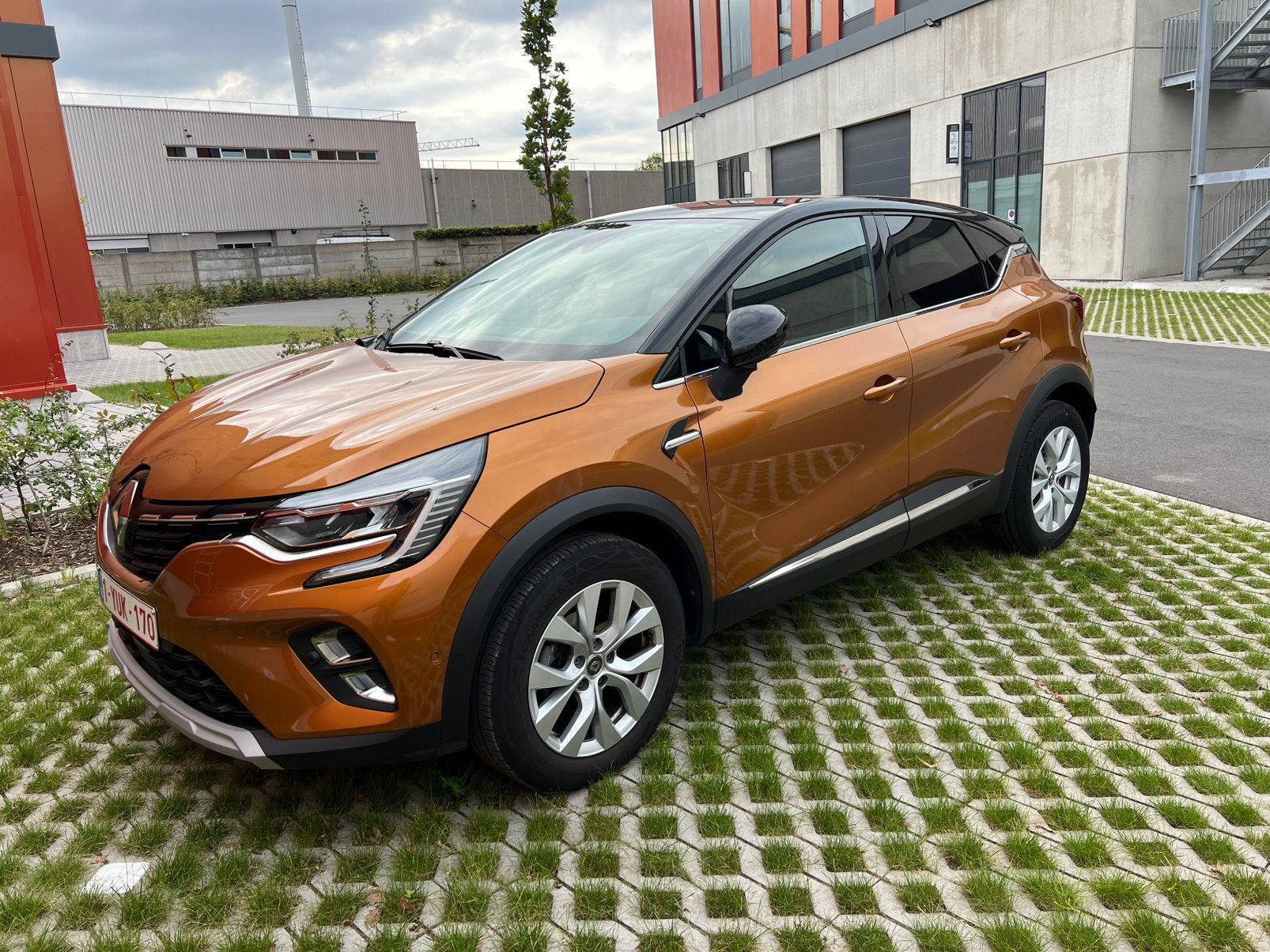 Captur Benzine Tce Intense 100pk - slechts 35.000km, Auto's, Voorwielaandrijving, Euro 6, Zwart, Handgeschakeld