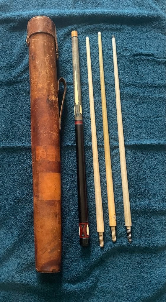Biljartkeu Longoni LVC8 4 ster met ledere koker, Enlèvement ou Envoi, Comme neuf, Queue ou Boules