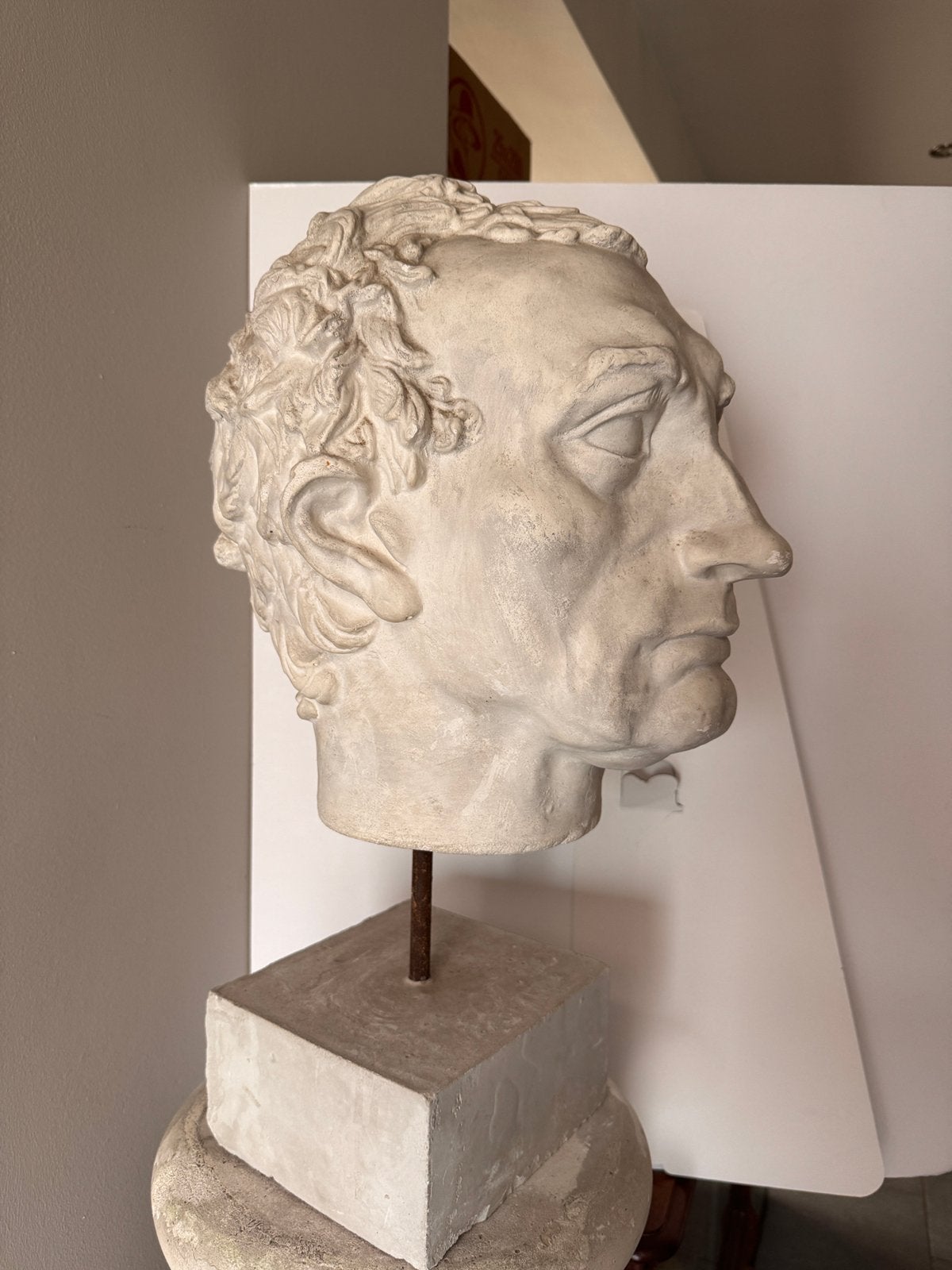 Hoofd Gips Julius Ceasar te koop, Antiek en Kunst, Ophalen, Gips, Buste, Vrouw