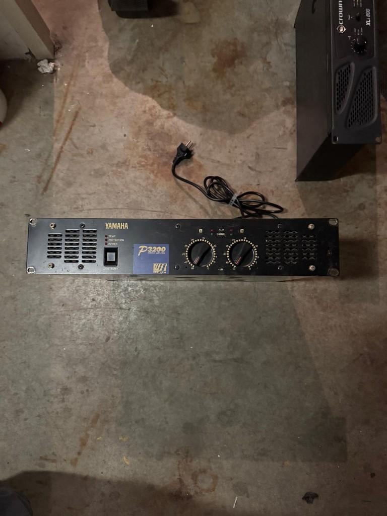 Yamaha P3200, Audio, Tv en Foto, Versterkers en Ontvangers, Gebruikt, Yamaha, Ophalen of Verzenden, 120 watt of meer