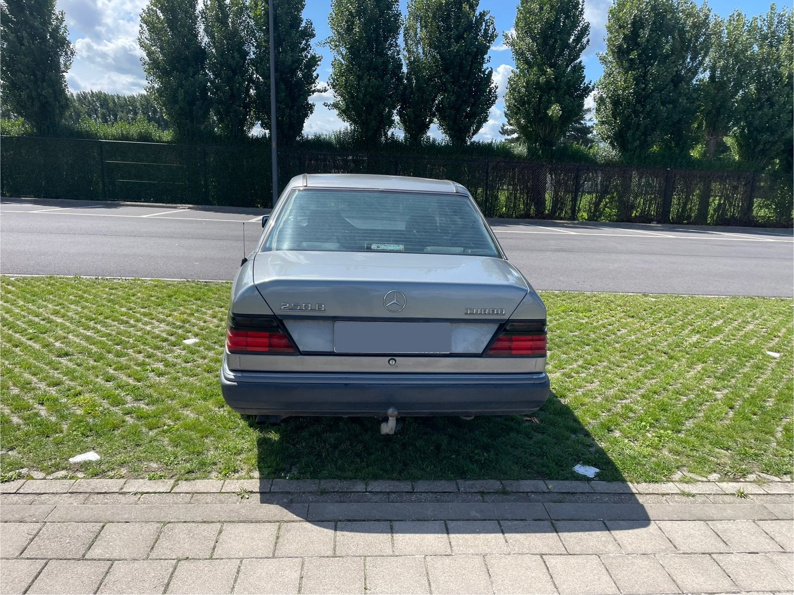 Oldtimer Mercedes 2.5 turbo diesel W124 in zeer goede staat, foto 6