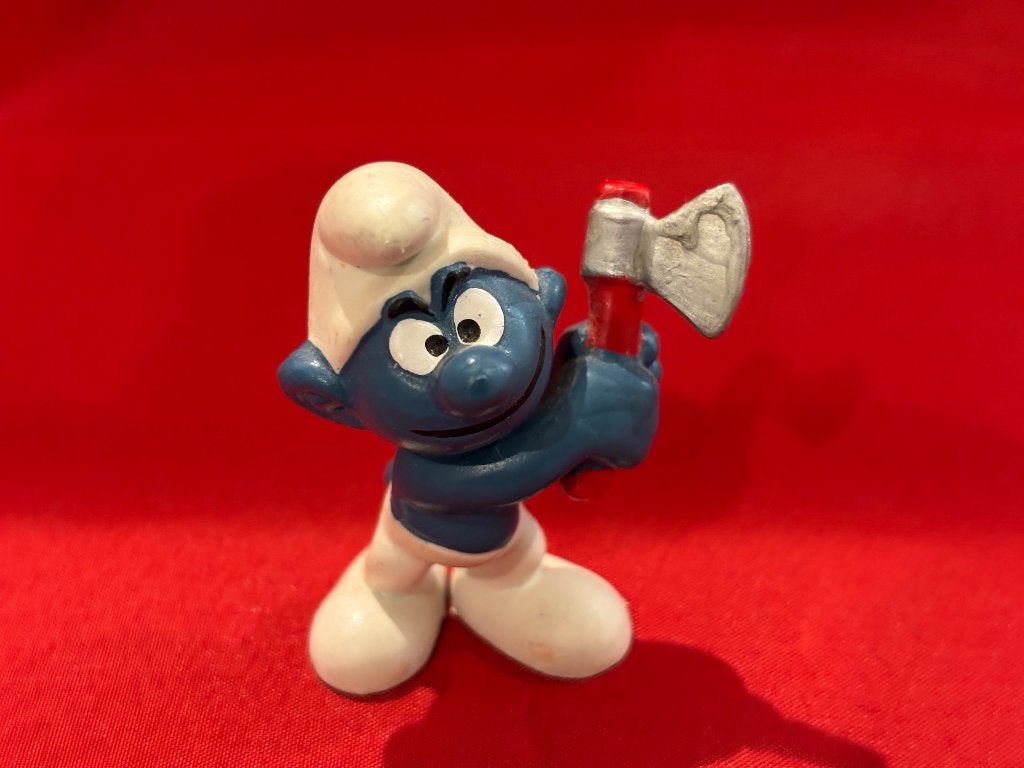 Potige smurf met hakbijl. Hoogte 5 cm. Schleich Peyo 1978 .2, Verzamelen, Smurfen, Ophalen of Verzenden, Zo goed als nieuw, Potige Smurf