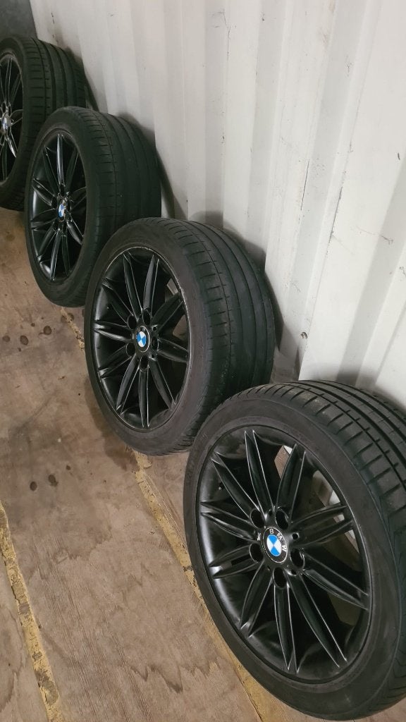Jantes et pneus d'origine BMW M-Sport 17", noirs, série 1 M, Autos : Pièces & Accessoires, Pneus & Jantes, Pneus et Jantes, 255 mm
