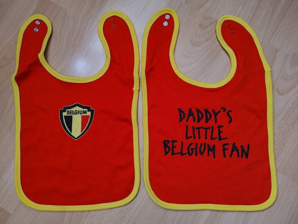 2 rode slabbetjes 'Belgium', Kinderen en Baby's, Ophalen of Verzenden, Nieuw, Slab