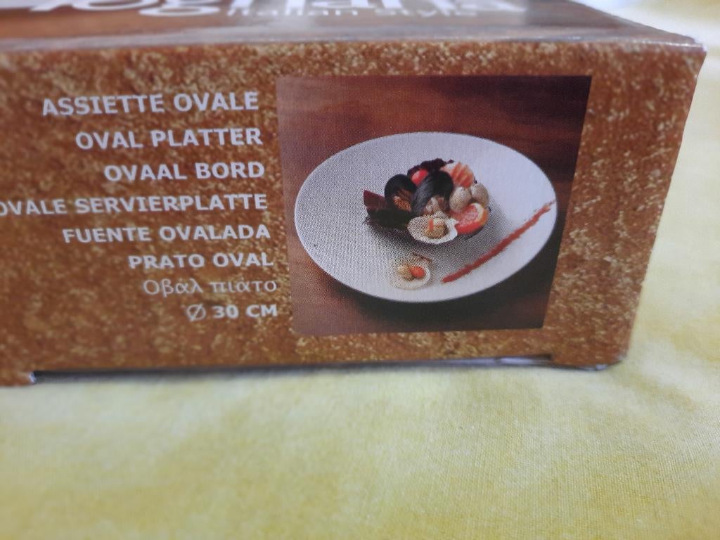 set nieuwe porseleinen grote ovale platte borden dia 30cm, Ophalen of Verzenden, Nieuw, Bord(en)