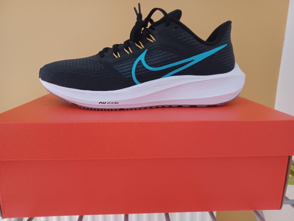 Basket running NIKE taille 10 (44), Sports & Fitness, Course, Jogging & Athlétisme, Neuf, Course à pied, Chaussures de course à pied