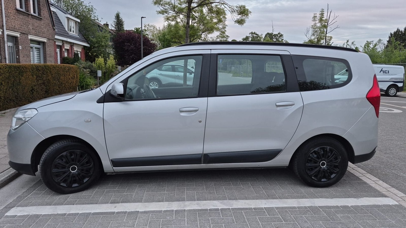 Dacia Lodgy 1.2 Benzine– Bouwjaar 2015– Km 151.026– 7 plaats, Auto's, Dacia, Parkeersensor, 7 zetels, Handgeschakeld, 5 deurs