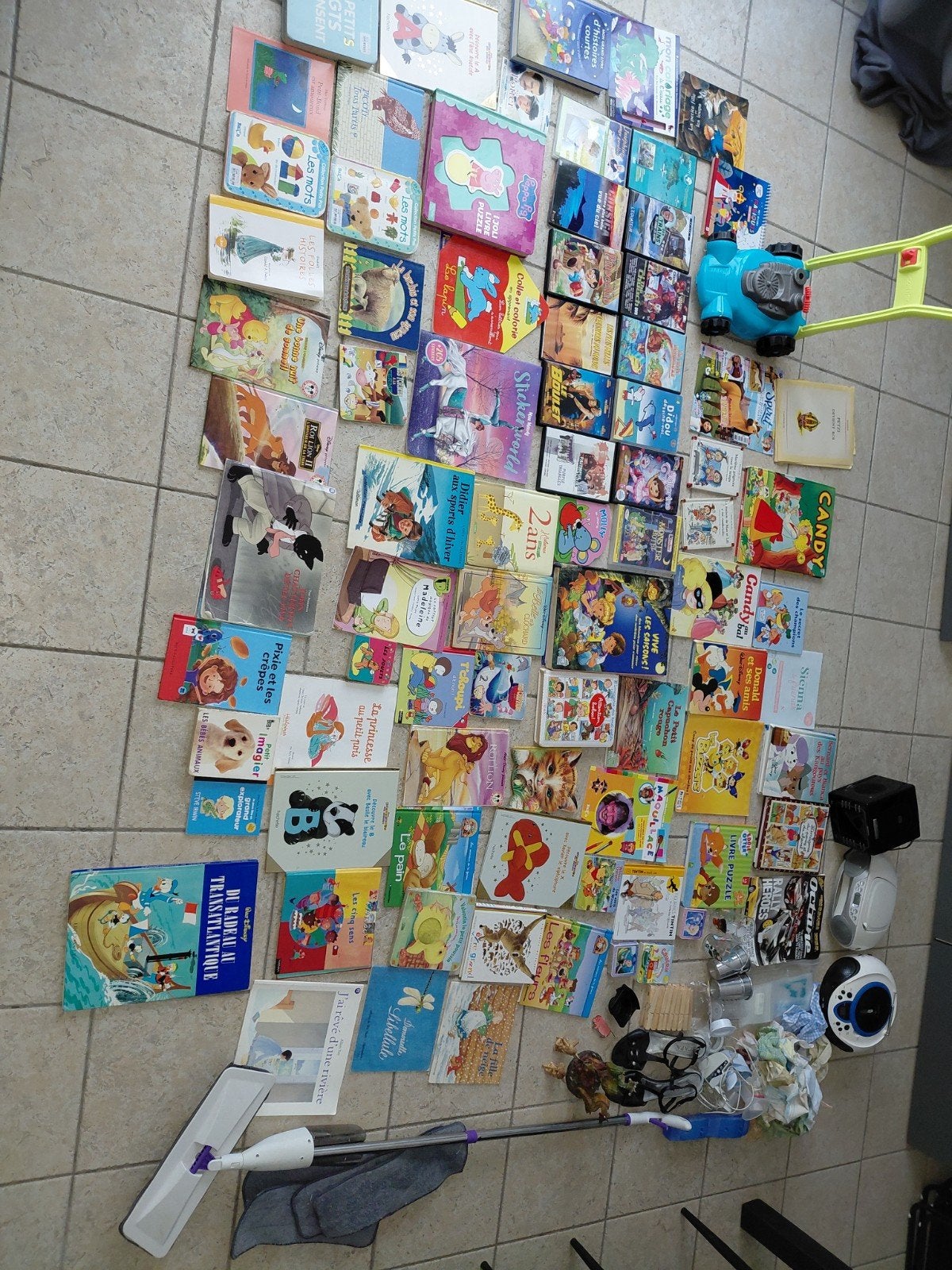 Lot brocante livres dvd et autre, Divers, Enlèvement