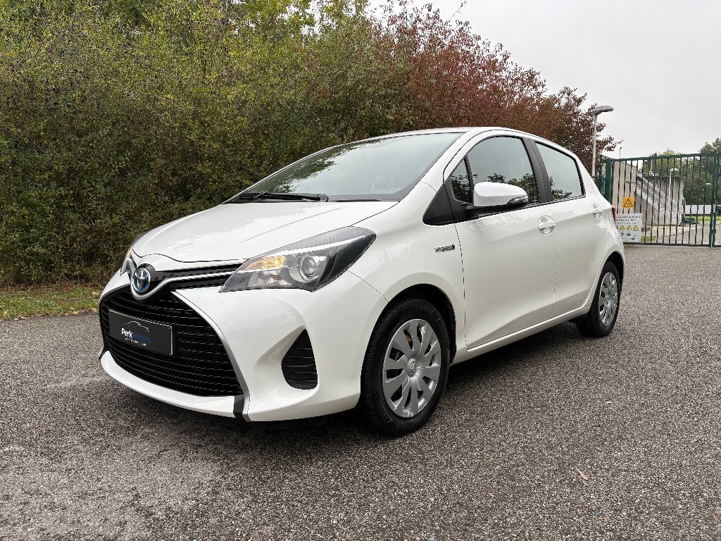 Toyota Yaris Hybrid 1.5i VVT-i Comfort - Automaat*Garantie, Auto's, Automaat, 4 cilinders, Wit, 5 deurs
