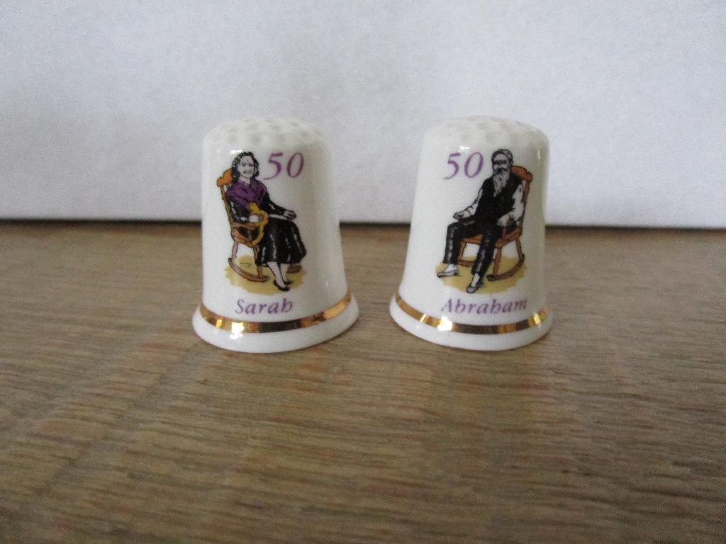 vingerhoedjes Abraham & Sarah, Verzamelen, Vingerhoedjes, Ophalen of Verzenden, Nieuw, Porselein