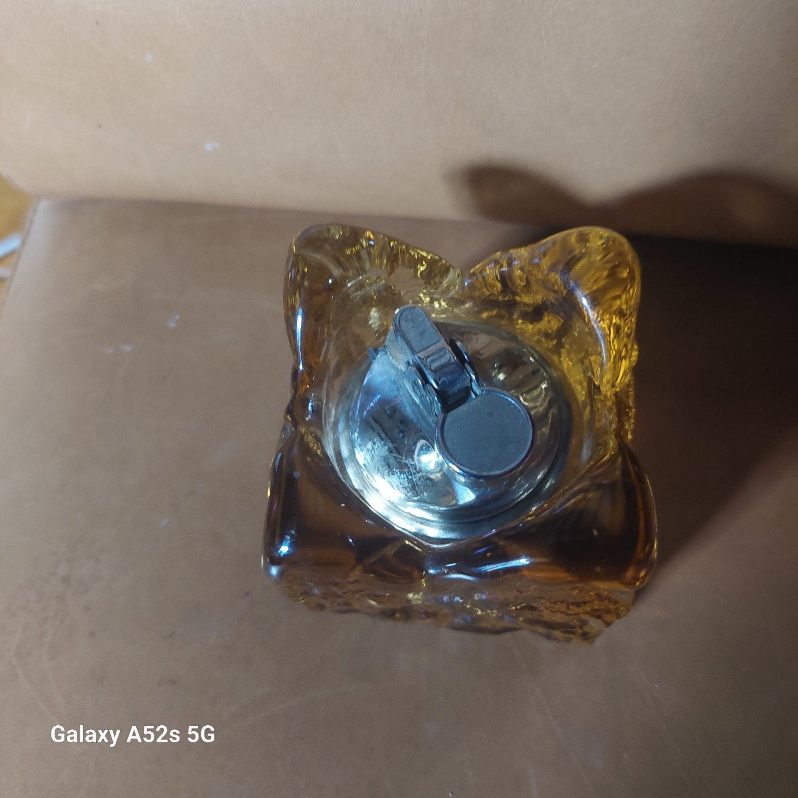 retro geperst Amber's  glazen aansteker, Ophalen